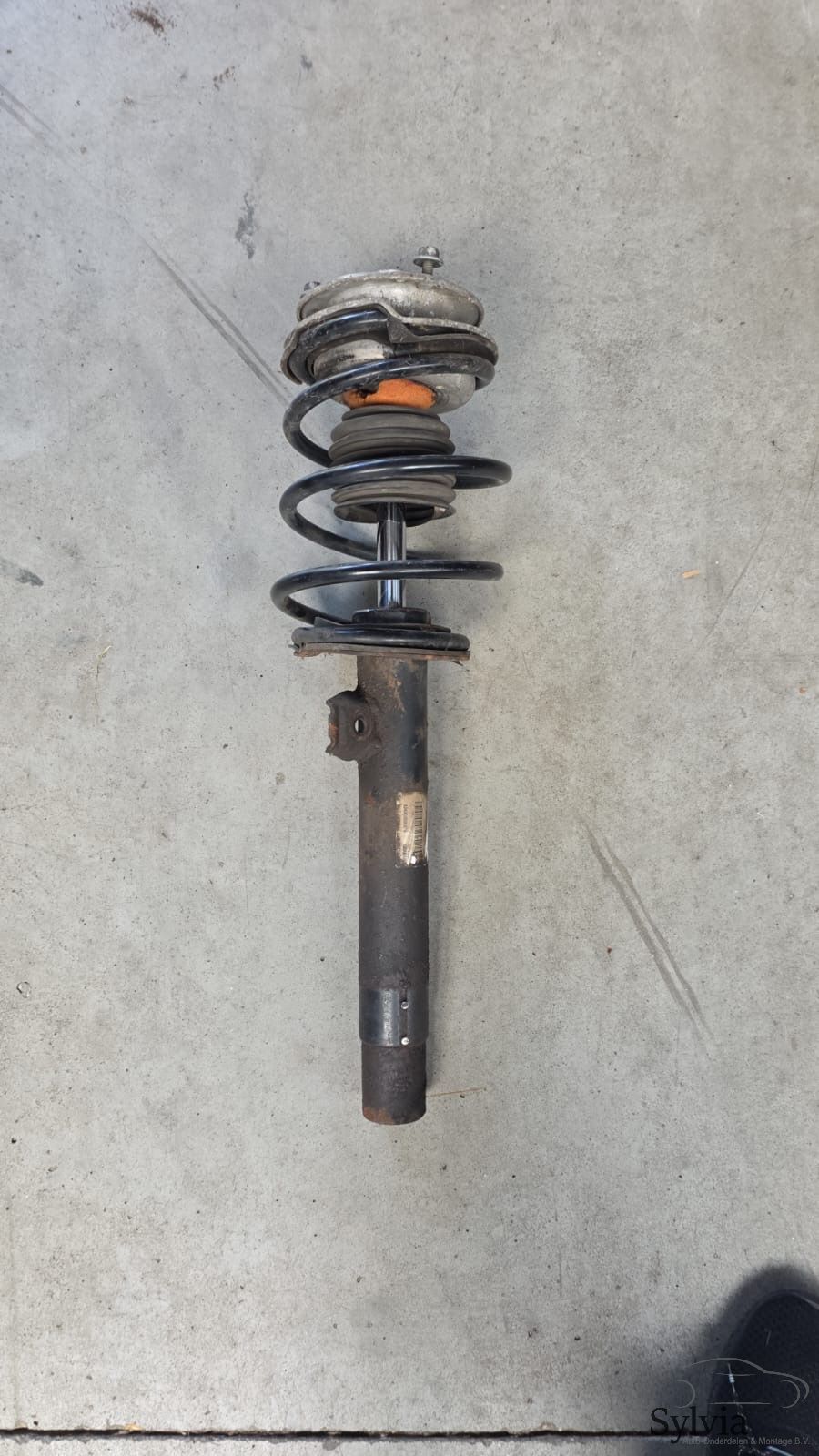 Veerpoot schokdemper links voorzijde BMW 3 serie E46 31312282101 2282101 strut complete single usado en Menorca