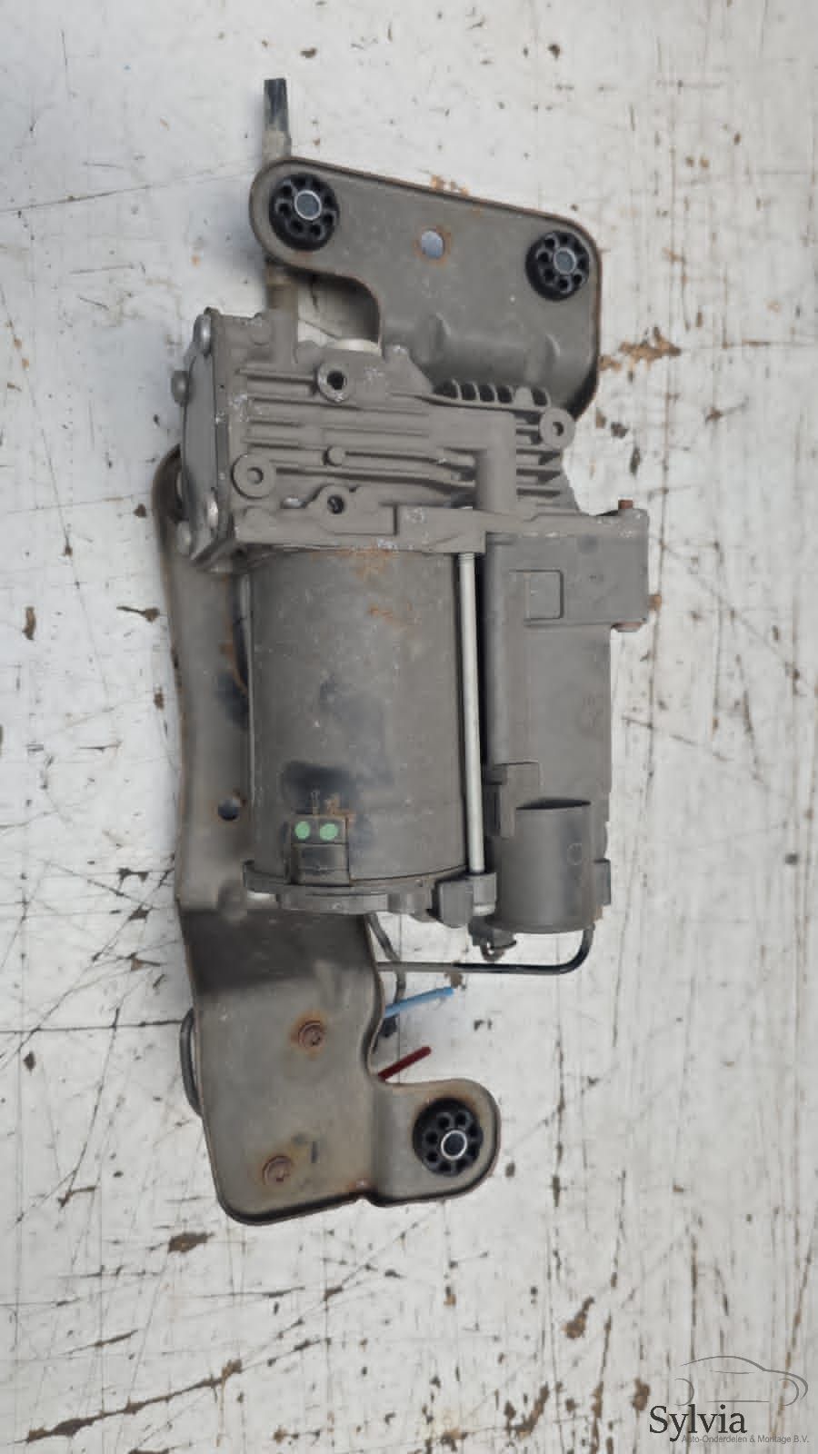 Compressor luchtvering luchtpomp AMK BMW X5 / X6 E70 E71 37206859714 6859714 37226775479 6775479 compressor air pump suspension usado en Menorca