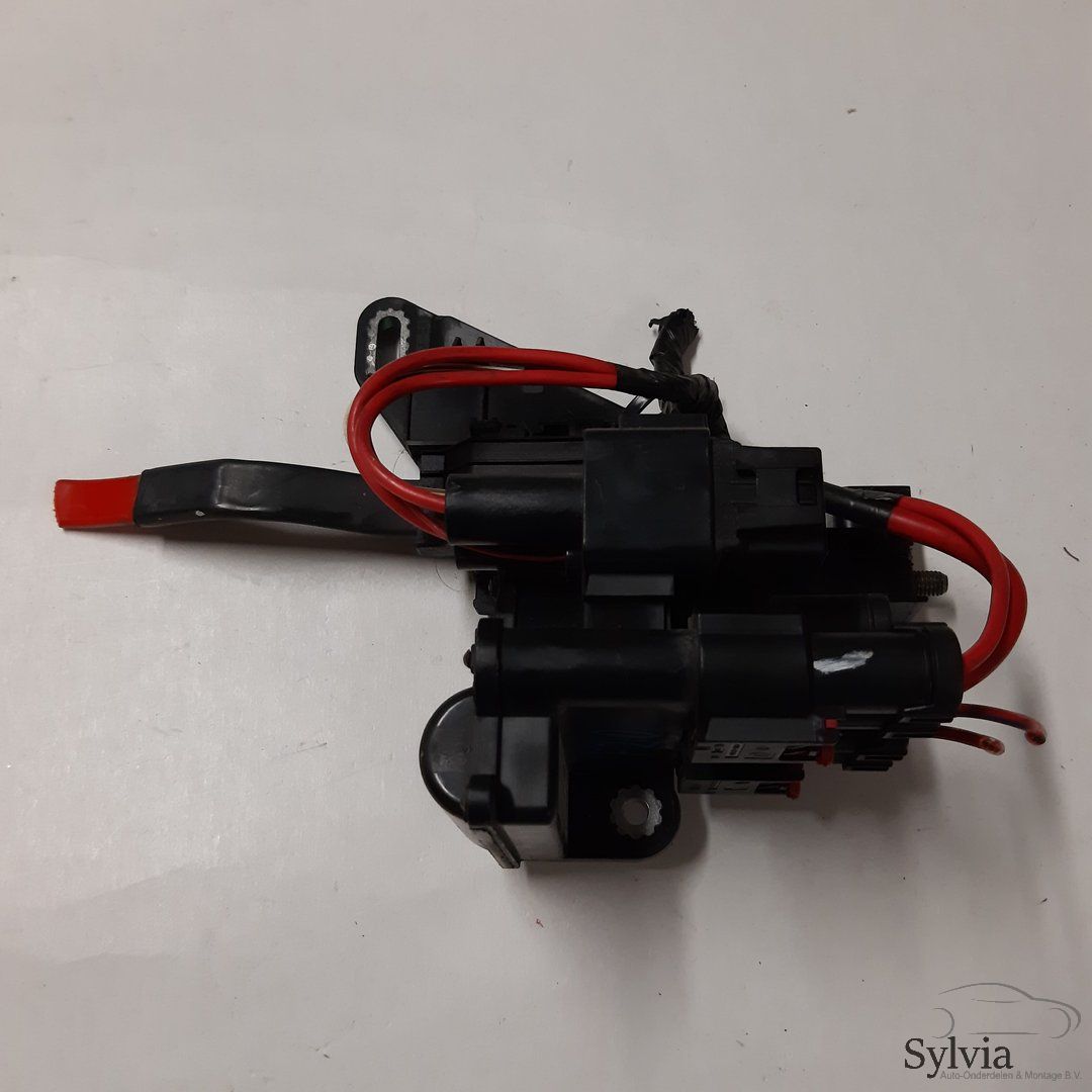 Onstekingsmodule Zekeringkast accu BMW 1 Serie F20 116i battery terminal clamp usado en Menorca