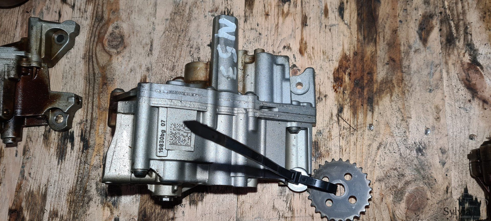 Oliepomp voor BMW met motorcode N53 7551004 oil pump usado en Menorca