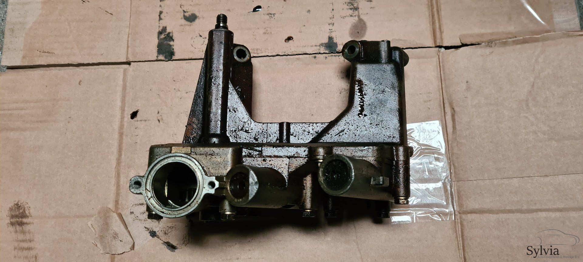 Oliepomp voor BMW met motorcode M62 1439268 oil pump usado en Menorca