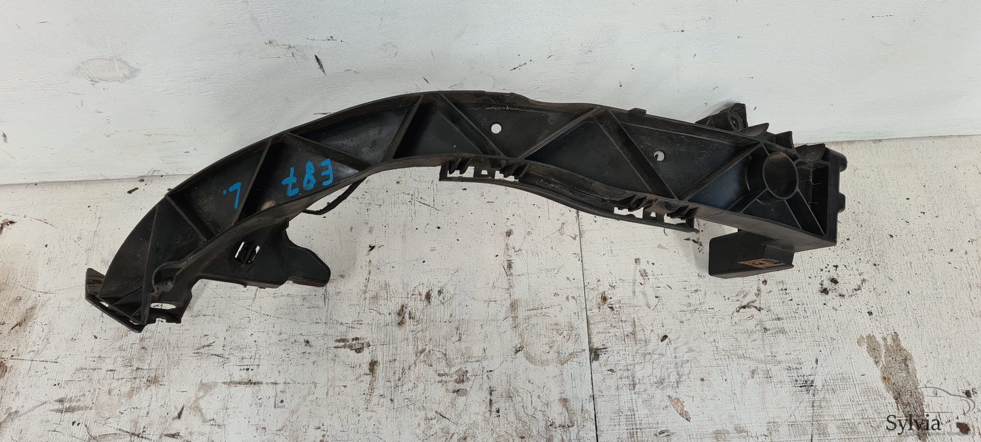 Koplamphouder links BMW 1 serie E81 E82 E87 51647120823 7120823 headlight frame single usado en Menorca