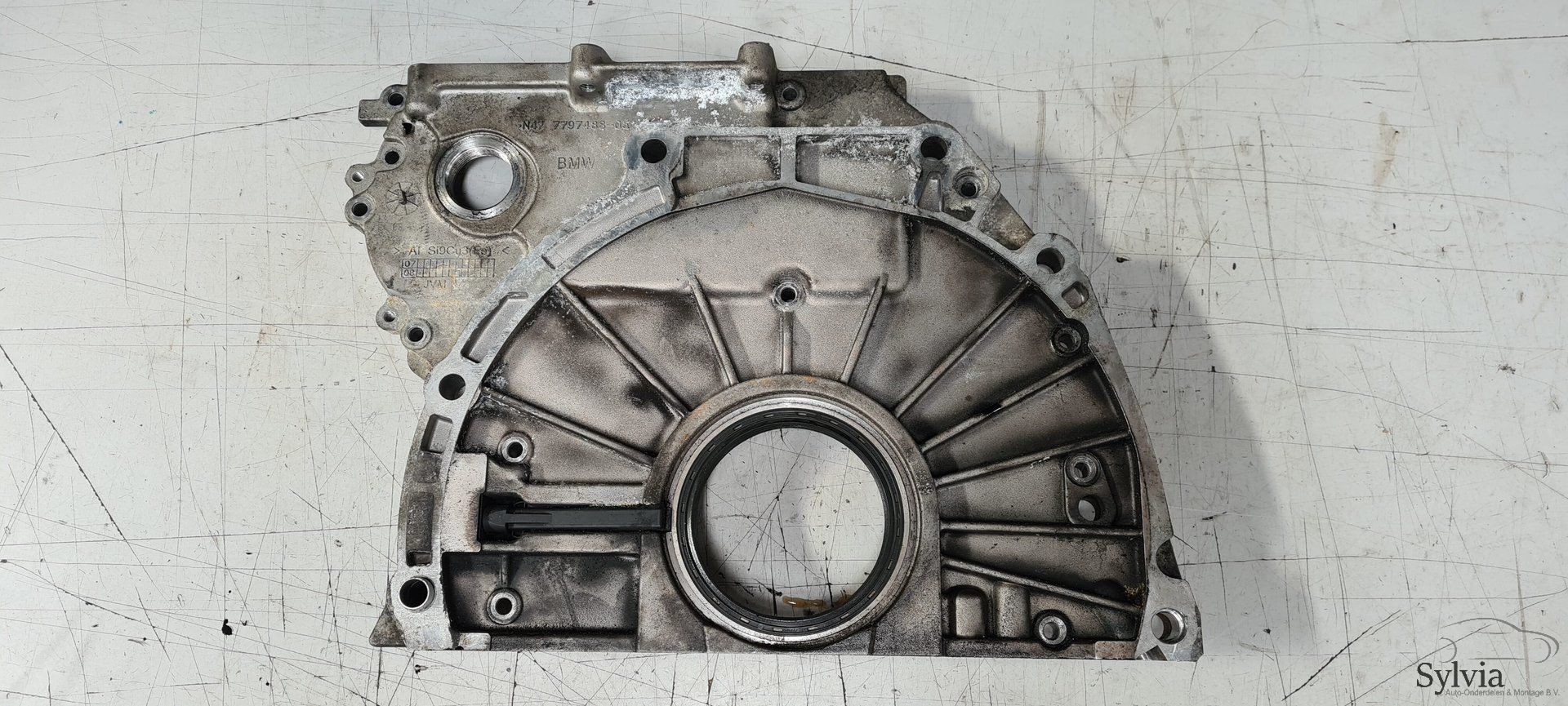 Distributiedeksel onder BMW N47 7797488 distribution cap usado en Menorca