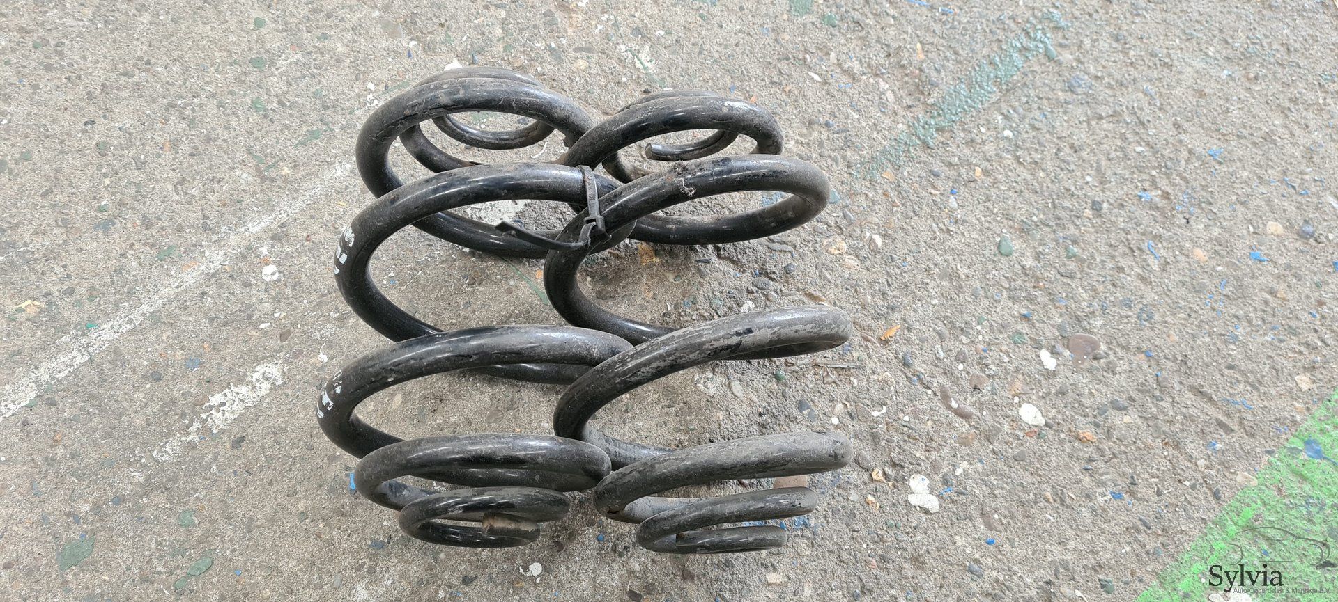 Achterveren Spiraal set van 2 links en rechts BMW E46 Coupe spring spiral left and right usado en Menorca