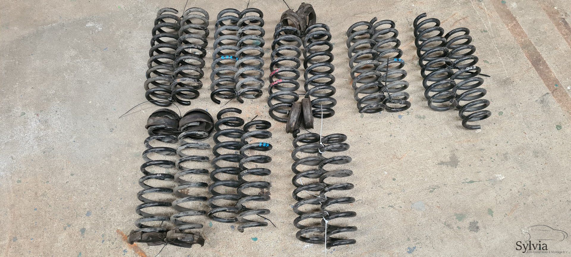Diverse Achterveren Spiraal BMW 1 / 3 serie E81 E87 E90 E91 E92 spiral spring usado en Menorca