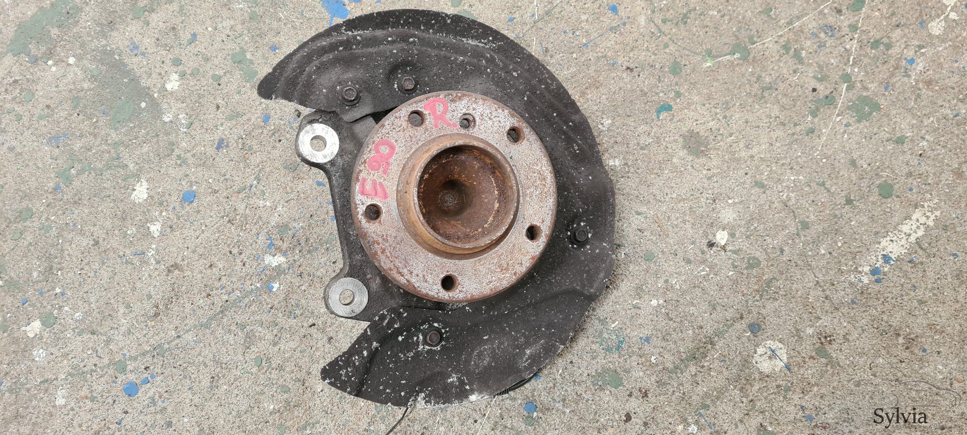 Fusee rechtsvoor BMW 1 / 3 serie E81 E82 E87 E88 E90 E91 E92 E93 31216793924 31216764444 6793924 6764444 fusee and accessories usado en Menorca