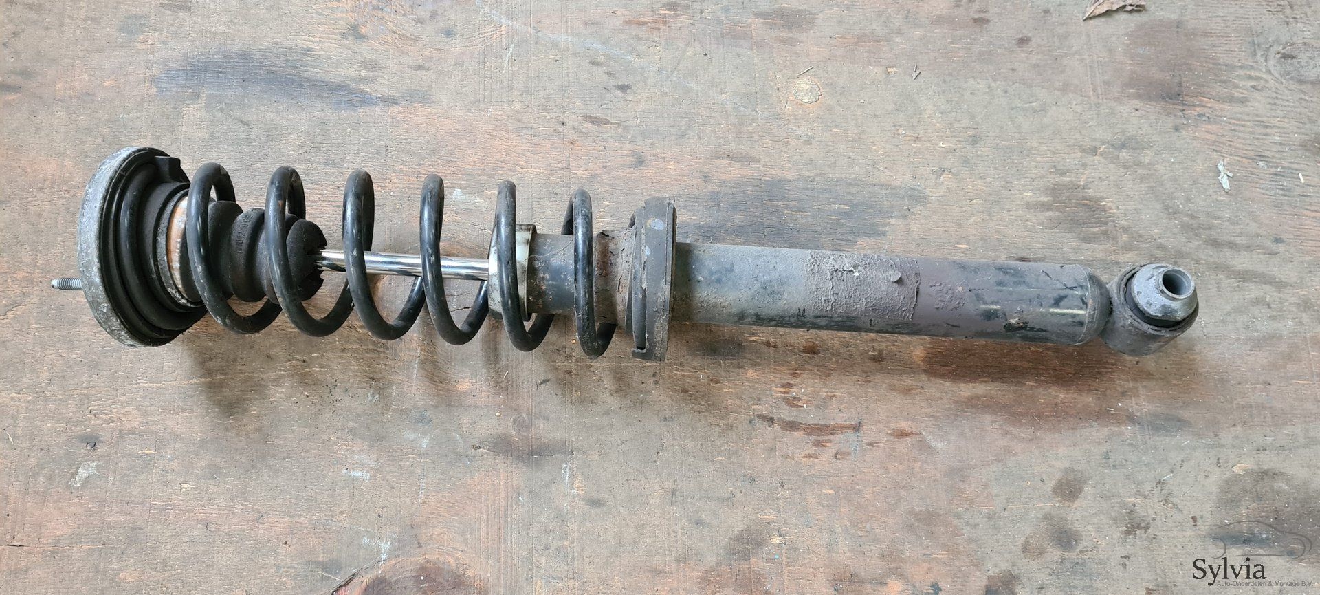 Veerpoot schokdemper achter BMW 5 serie F10 6789380 strut complete left and right usado en Menorca