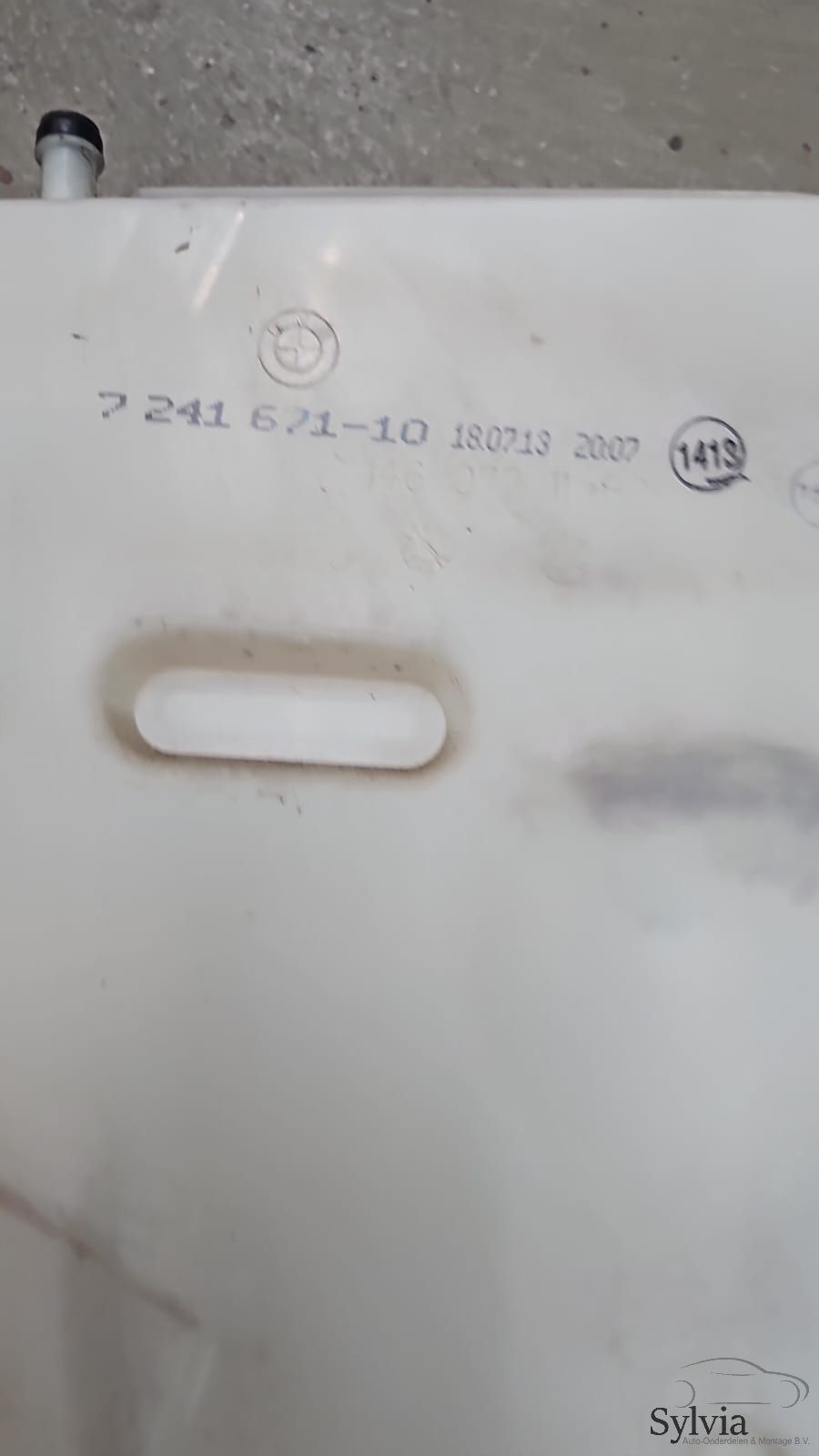 Ruitensproeier reservoir / Sproeiertank BMW 3 serie F30 61667241672 7241672 7241671 windshield washer tank sprinkler tank usado en Menorca foto 2