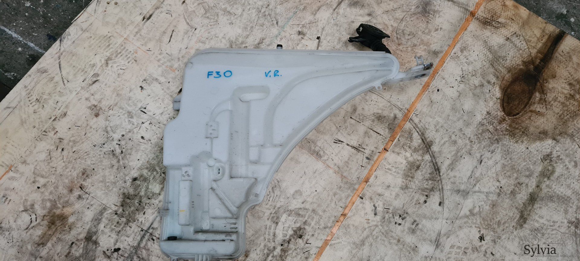 Ruitensproeier reservoir / Sproeiertank BMW 3 serie F30 61667241672 7241672 7241671 windshield washer tank sprinkler tank usado en Menorca foto 4