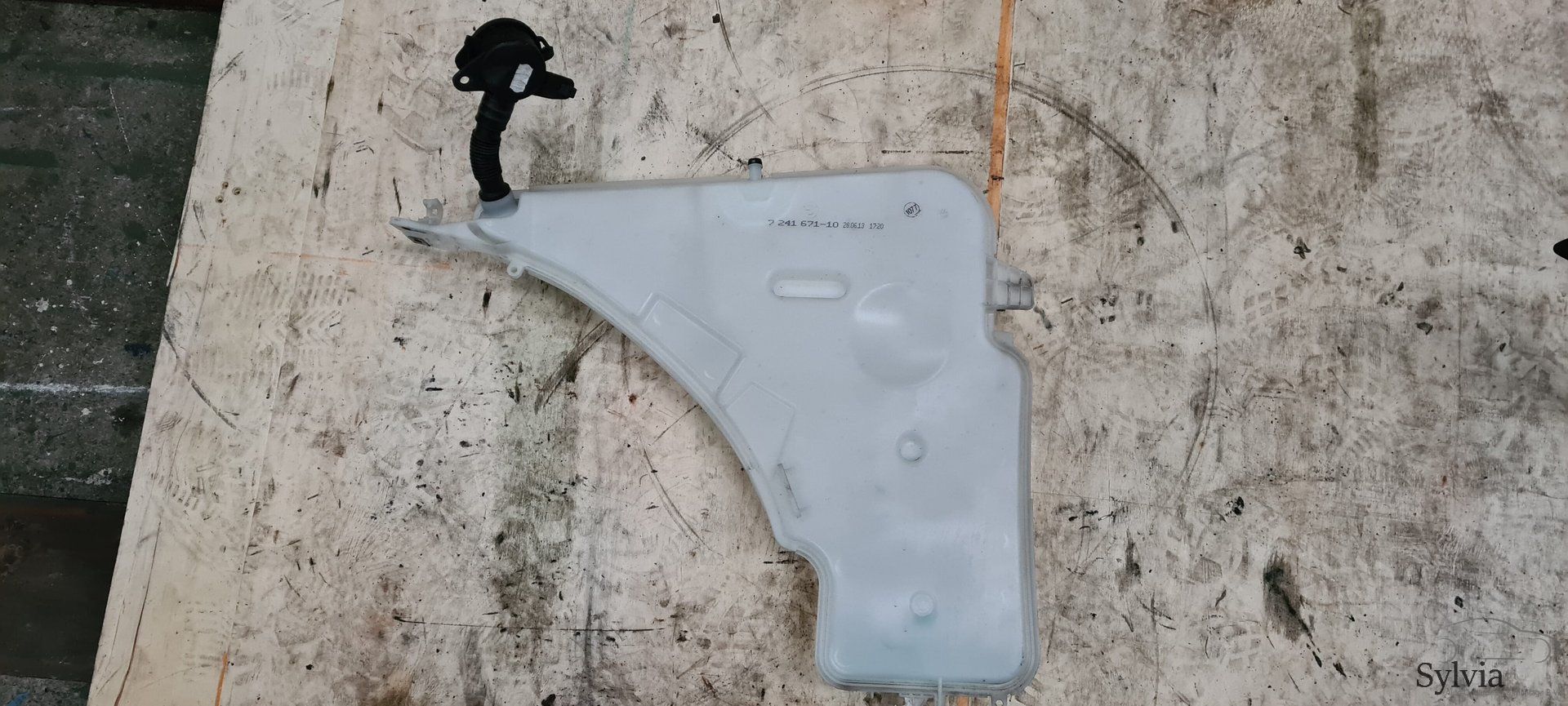Ruitensproeier reservoir / Sproeiertank BMW 3 serie F30 61667241672 7241672 7241671 windshield washer tank sprinkler tank usado en Menorca foto 3