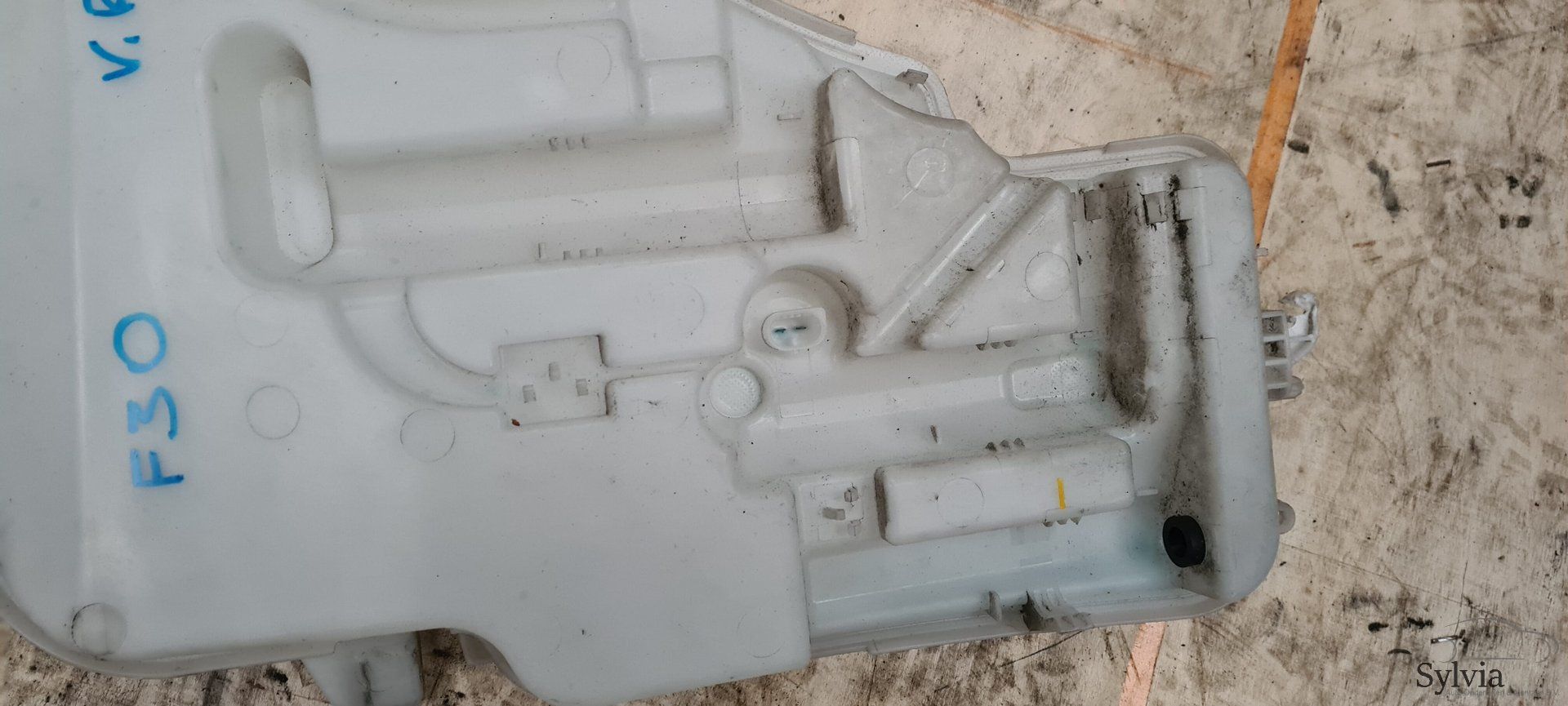 Ruitensproeier reservoir / Sproeiertank BMW 3 serie F30 61667241672 7241672 7241671 windshield washer tank sprinkler tank usado en Menorca foto 5