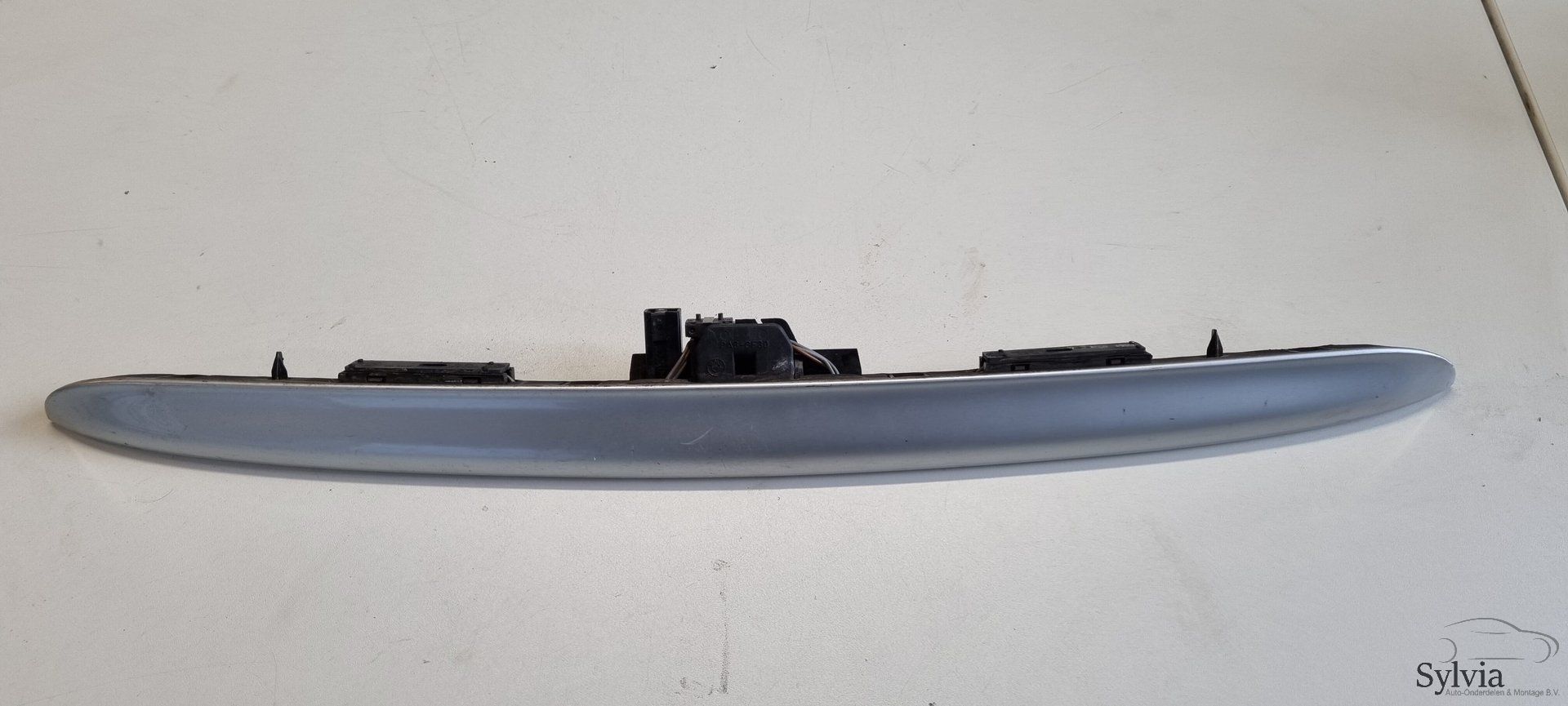Greeplijst kofferdeksel Kentekenverlichting en achterklep opener BMW 3 serie E46 Sedan 8208504 license plate lighting usado en Menorca