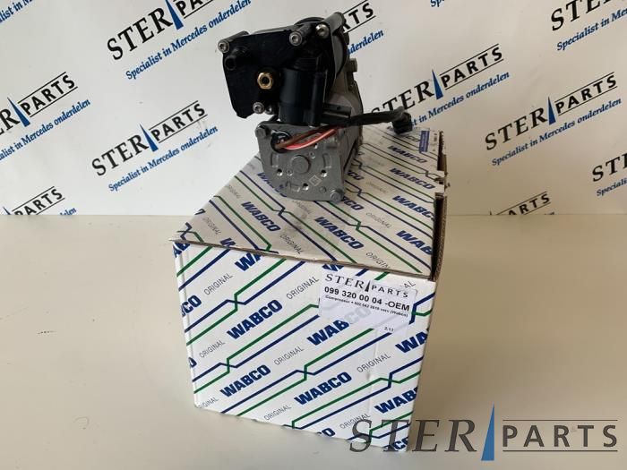 Compressor (vering) Mercedes C-Clase W205 A 0993200004 compressor air pump suspension usado en Menorca foto 4