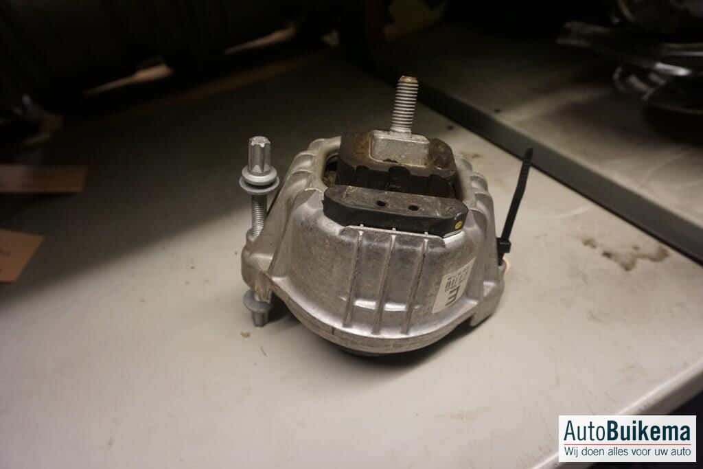 originalinalineel BMW 1-Serie E82 E81 E87 E88 linker motorsteun engine mount engine rubber usado en Menorca