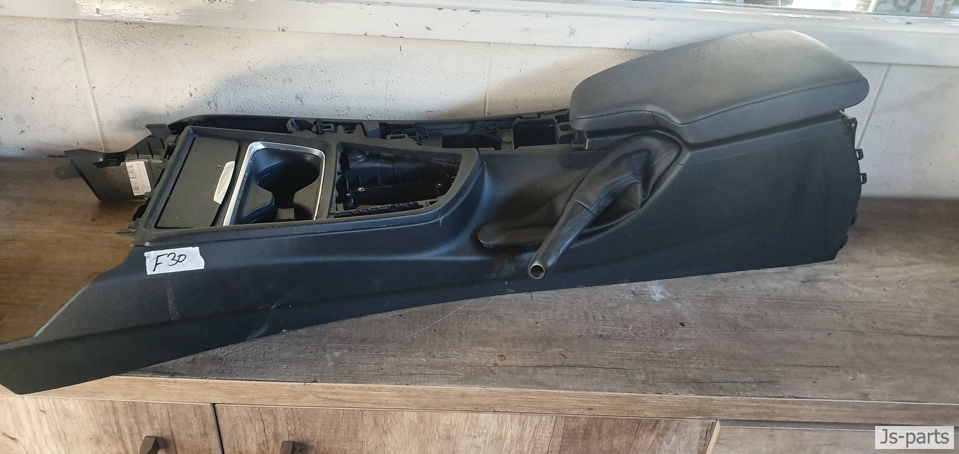 Middenconsule met armsteun BMW 3-serie F30 arm rest usado en Menorca