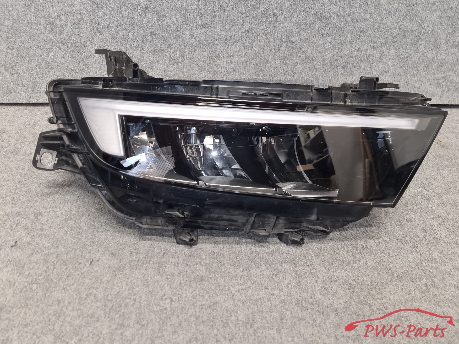 OPEL ASTRA L VI VOL LED KOPLAMP RECHTS originalINEEL head lamp single usado en Menorca