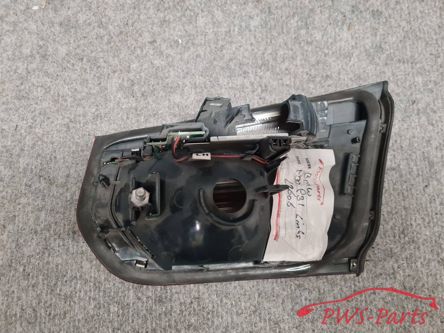 BMW F30 F31 VANAF 2013 ACHTERLICHT KOFFERKLEP LINKS originalINEEL tail light single usado en Menorca foto 4