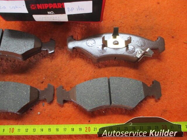 Remblokken voorzijde Kia Sephia Shuma Nipparts J3600301 0K20A3323Z brake pad set usado en Menorca foto 2