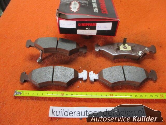 Remblokken voorzijde Kia Sephia Shuma Nipparts J3600301 0K20A3323Z brake pad set usado en Menorca