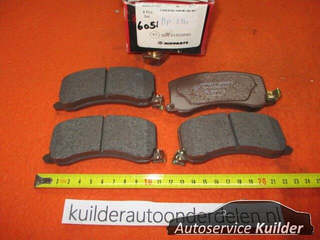 Remblokken voorzijde Suzuki Baleno EG J3608016 5580060G00 brake pad set usado en Menorca