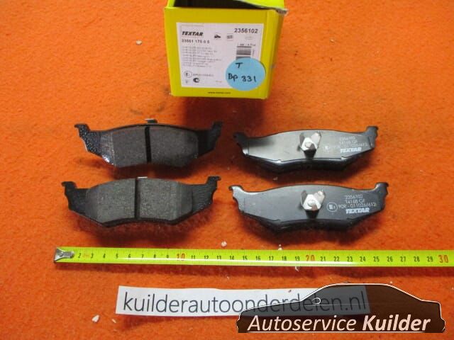 Remblokken achter Chrysler 300M Neon PT Cruiser Textar 2356102 BP331 04720644 brake pad set usado en Menorca