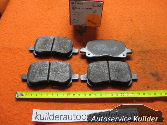 Remblokken voorzijde Toyota corolla E11 met versterkt chassis FTE blf1075 bp405 0446502010 brake pad set usado en Menorca