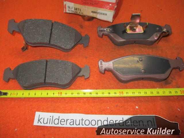 Remblokken voorzijde Kia Clarus Nipparts J3600303 BP436 BLF1071 0K9A0328Z brake pad set usado en Menorca foto 5
