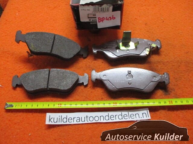 Remblokken voorzijde Kia Clarus Nipparts J3600303 BP436 BLF1071 0K9A0328Z brake pad set usado en Menorca
