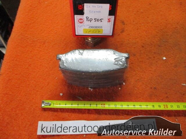 Remblokken voorzijde Suzuki Jimny Samurai SJ410 Sj413 BP505 Nipparts 1A013323Z brake pad set usado en Menorca