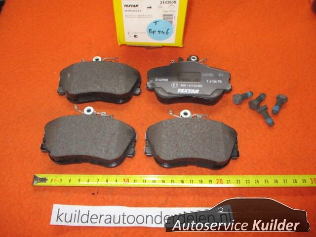 Remblokken voorzijde Mercedes C Clase w202 s202 BP546 2143905 0024202120 brake pad set usado en Menorca
