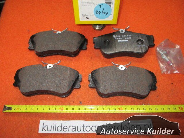 Remblokken voorzijde VW Transporter T4 BP607 Textar 2147902 701698151D brake pad set usado en Menorca