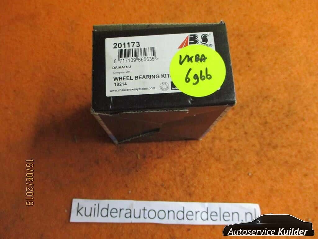Wiellagerset Voorzijde Daihatsu Charade sirion YRV copen wheel bearing steering knuckle bearing usado en Menorca foto 2