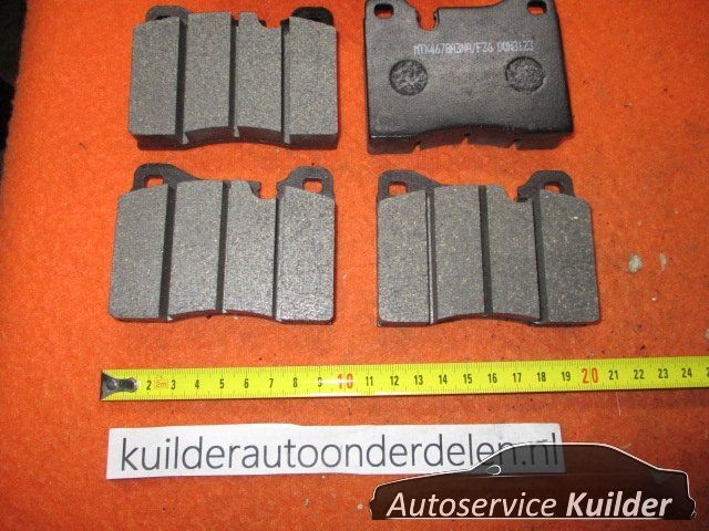 Remblokken voorzijde BMW M1 E12 E23 E24 E26 E28 BP650 BLF178 34111116007 brake pad set usado en Menorca foto 2