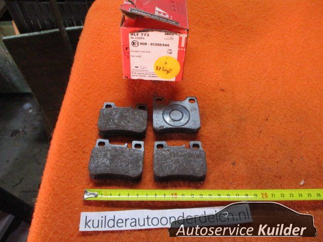 Remblokken achter Mercedes 190 W201 Textar BP698 blf342 0004200120 brake pad set usado en Menorca foto 16