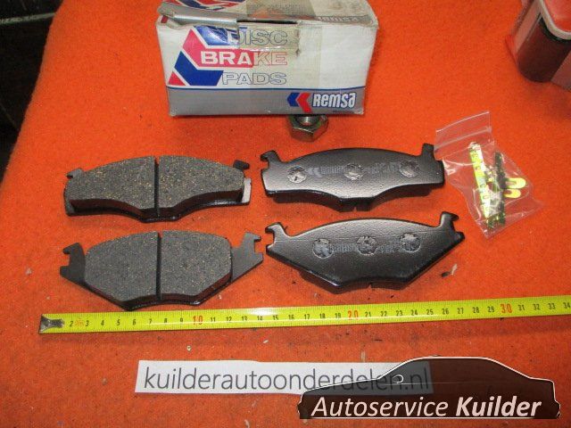 Remblokken voorzijde VW golf I II III Seat Ibiza II BP737 bosch 171698151F brake pad set usado en Menorca foto 11
