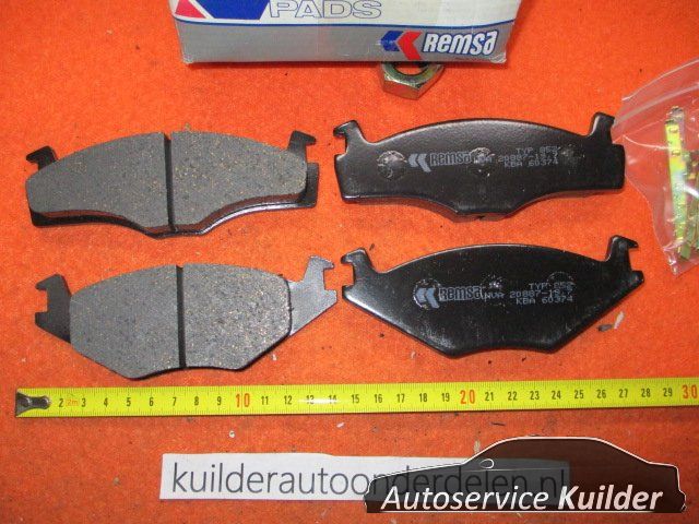 Remblokken voorzijde VW golf I II III Seat Ibiza II BP737 bosch 171698151F brake pad set usado en Menorca foto 12