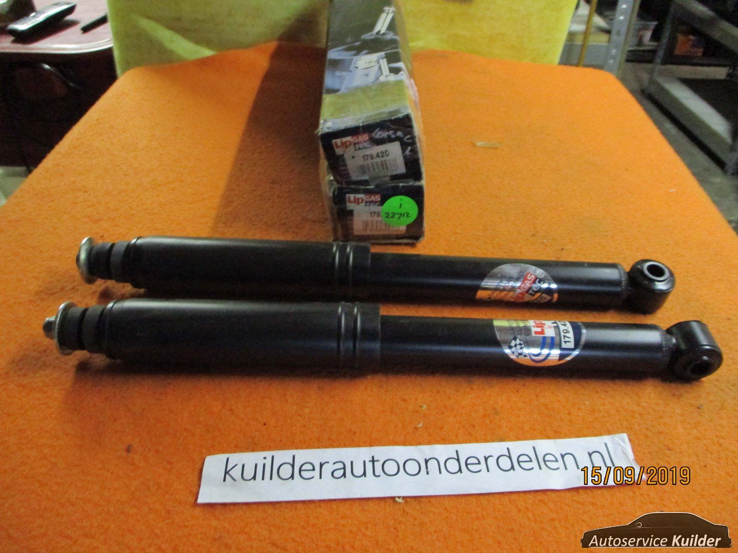 nuevo set schokdempers achter Opel Corsa C Tigra TT QH shock absorber left and right usado en Menorca