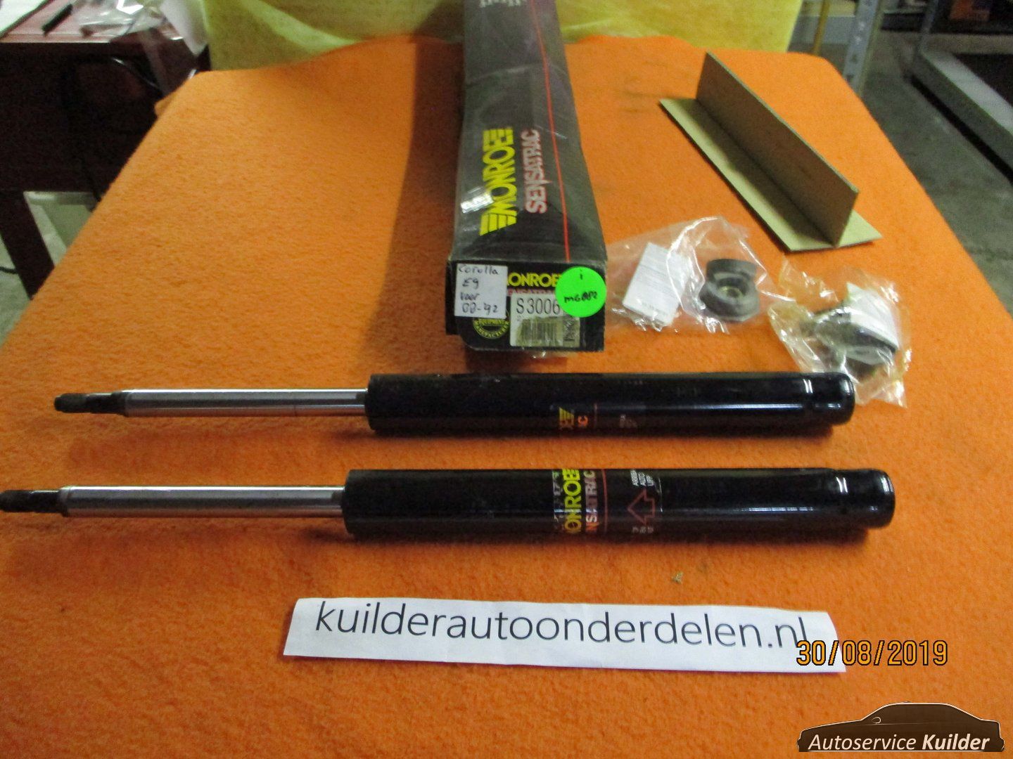 nuevo set schokdempers voorz Toyota Corolla E9 Monroe Gasdruk shock absorber left and right usado en Menorca
