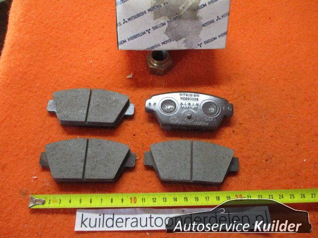 Remblokken achter Mitsubishi Colt Eclipse Galant Lancer BP779 originalineel MZ690008 brake pad set usado en Menorca