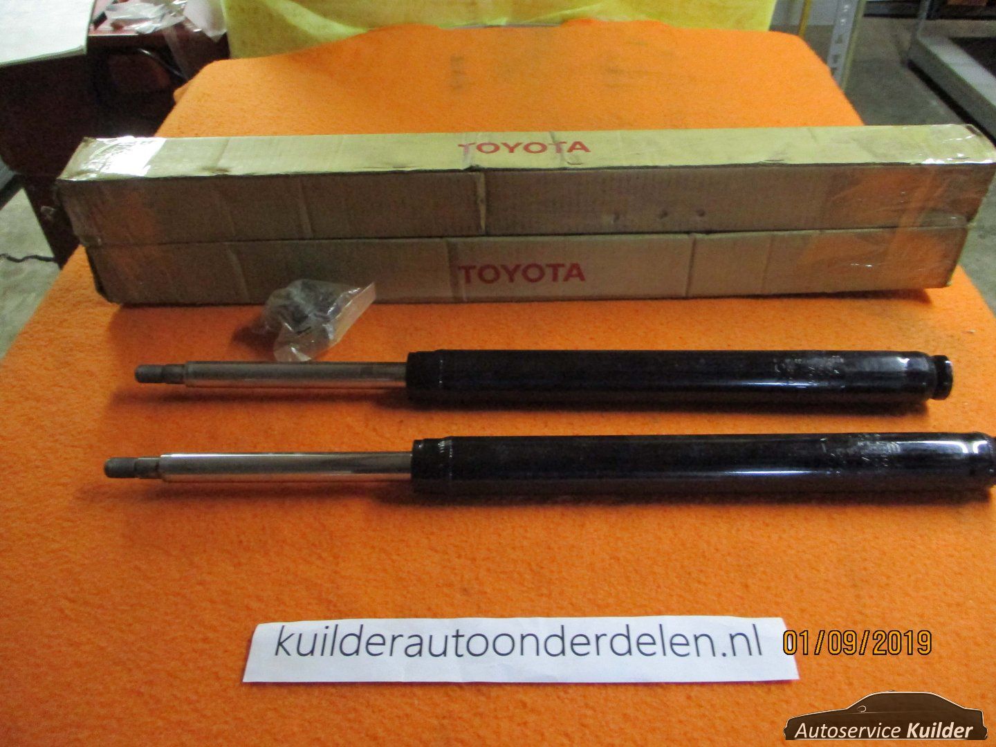nuevo set originalinal schokdempers voorz Toyota Tercel 4WD shock absorber left and right usado en Menorca