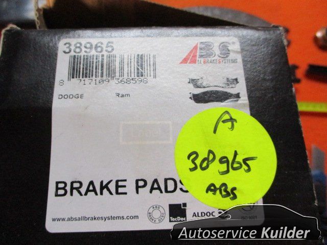 Remblokken voorzijde Dodge Ram 2500 ABS38965 5093267AA brake pad set usado en Menorca foto 4