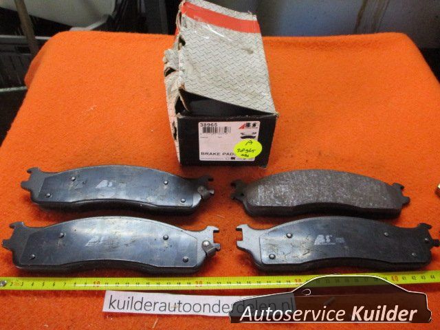 Remblokken voorzijde Dodge Ram 2500 ABS38965 5093267AA brake pad set usado en Menorca