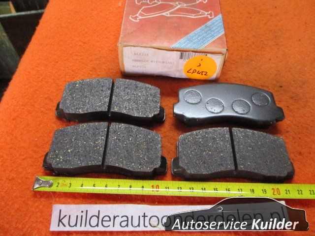 Remblokken voorzijde Mitsubishi Cordia Tredia LP452 QH bp388 MB277619 brake pad set usado en Menorca
