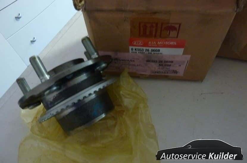 Wielnaaf Kia Carnival achter nuevo Orgineel wheel hub usado en Menorca