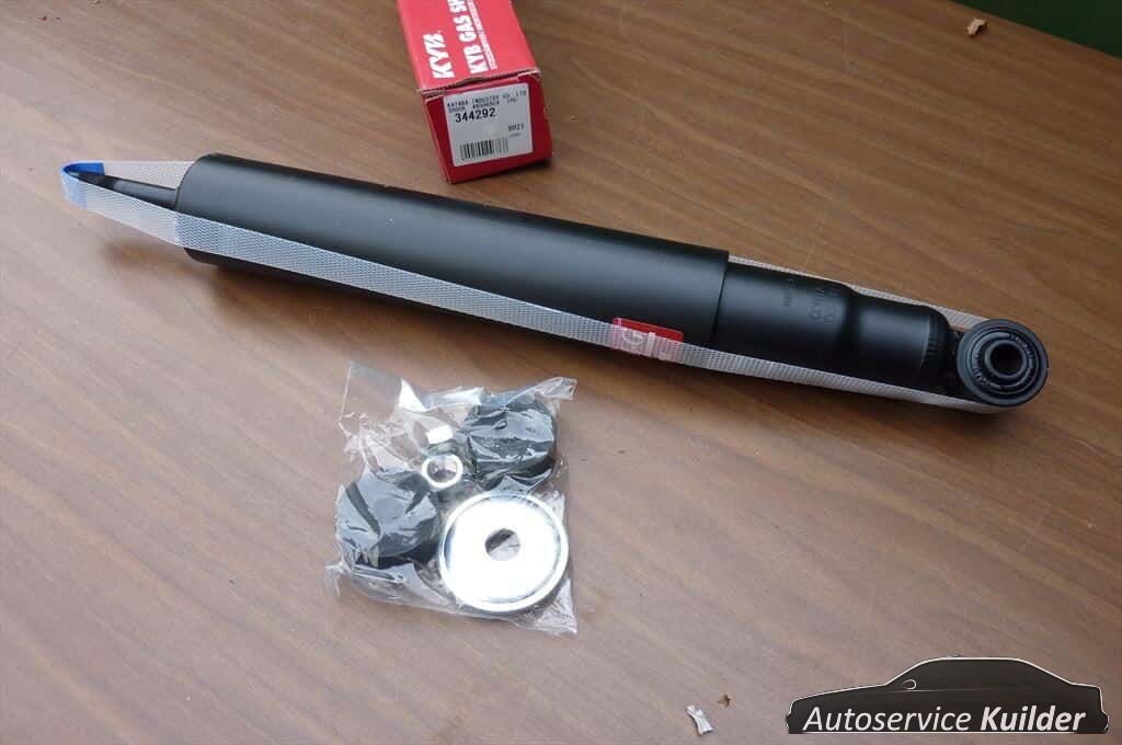 Schokdempers Kia Pregio achterzijde set van 2 shock absorber left and right usado en Menorca