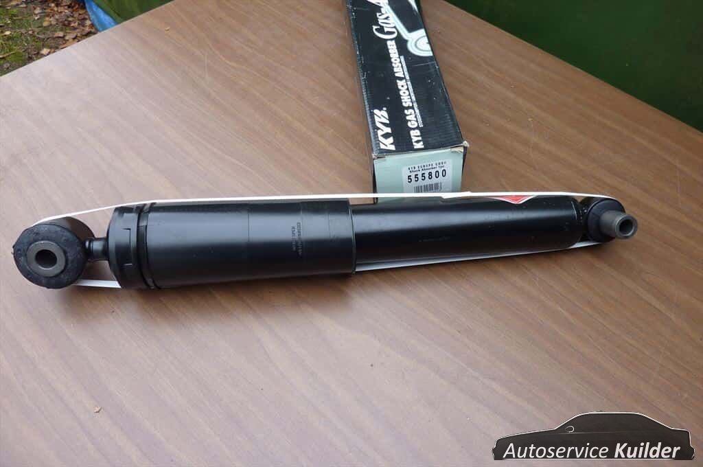 1 losseSchokdemper Renault Megane Break achterzijde KYB nuevo shock absorber left and right usado en Menorca