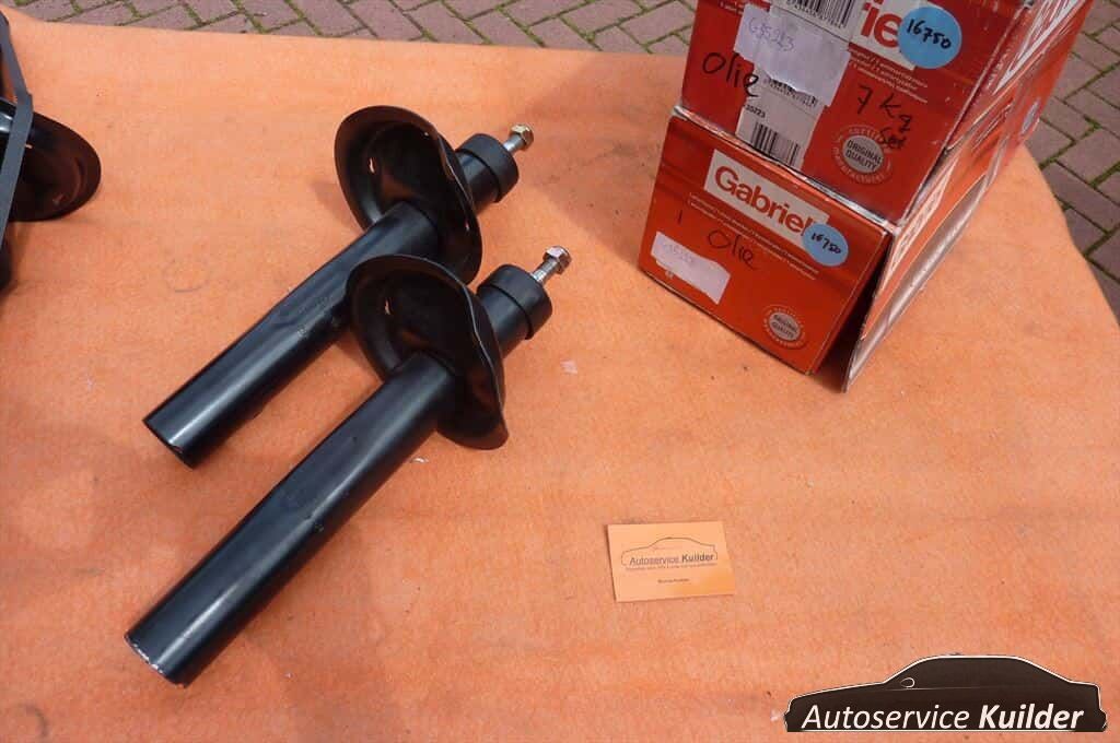 Schokdemper links voor Peugot 206 1,1 nuevo Gabriel shock absorber left and right usado en Menorca