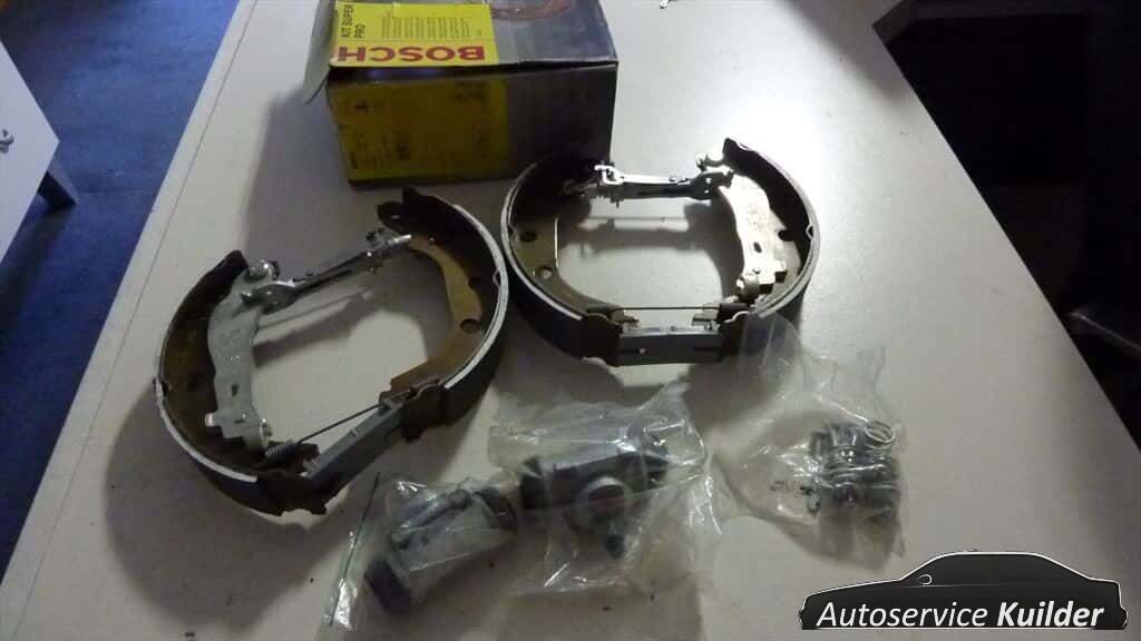Remschoenset+cilinders Renault Kangoo verhoogd laadvermogen nuevo Bosch brake shoe set usado en Menorca