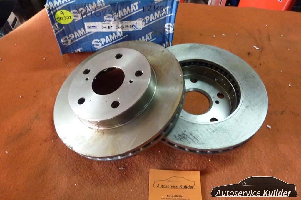 Remschijven voorzijde Toyota Previa XL 90-2000 zonder abs nuevo Spamat, brake disc left and right usado en Menorca