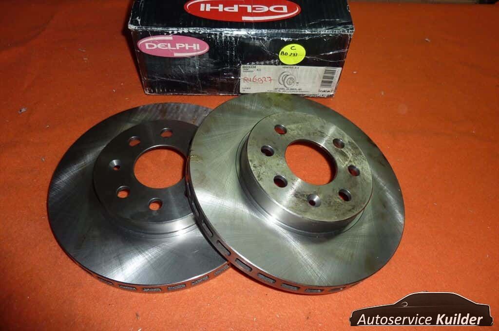 Remschijven + remblokken Daewoo Nubira nuevo Delphi/Textar brake disk and brake pads left and right usado en Menorca